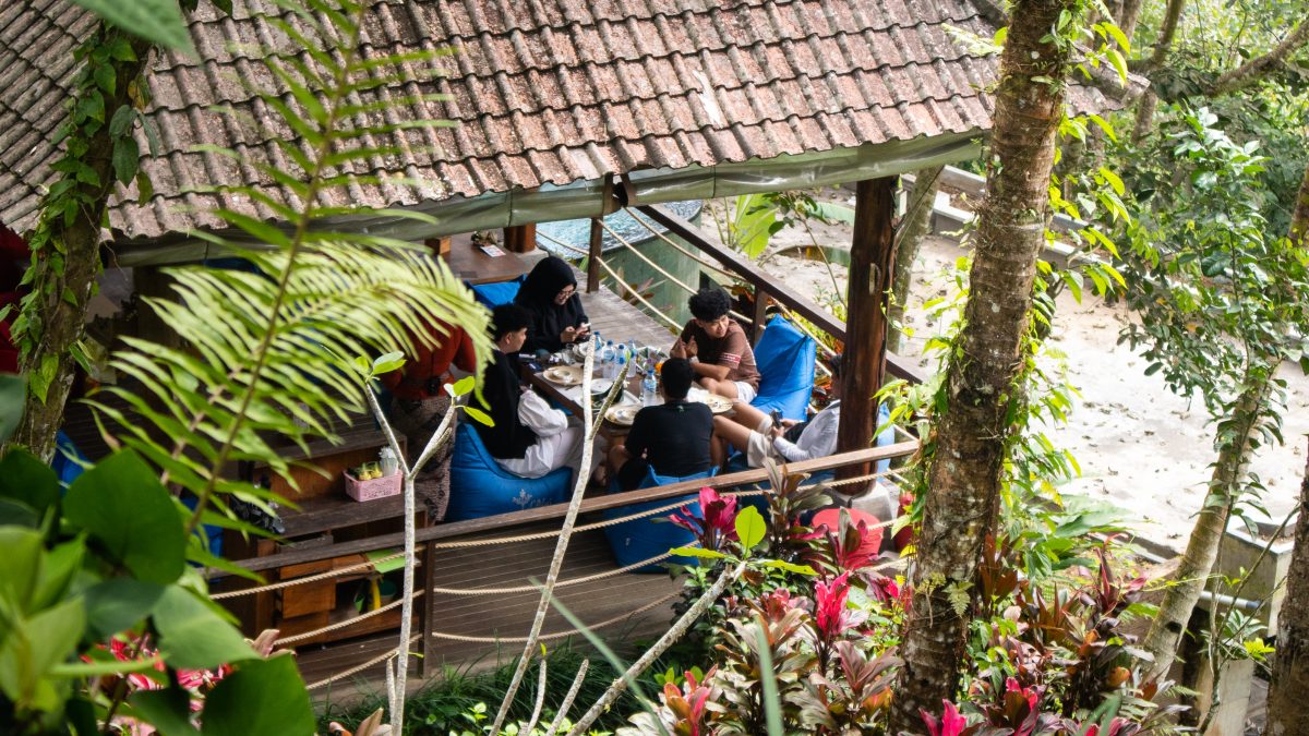 Bali Forest Dining at D’Alas Resto Ubud surrounded by tropical greenery Ubud Jungle Cafe with lush forest view at D’Alas Restaurant Bali Jungle Restaurant
