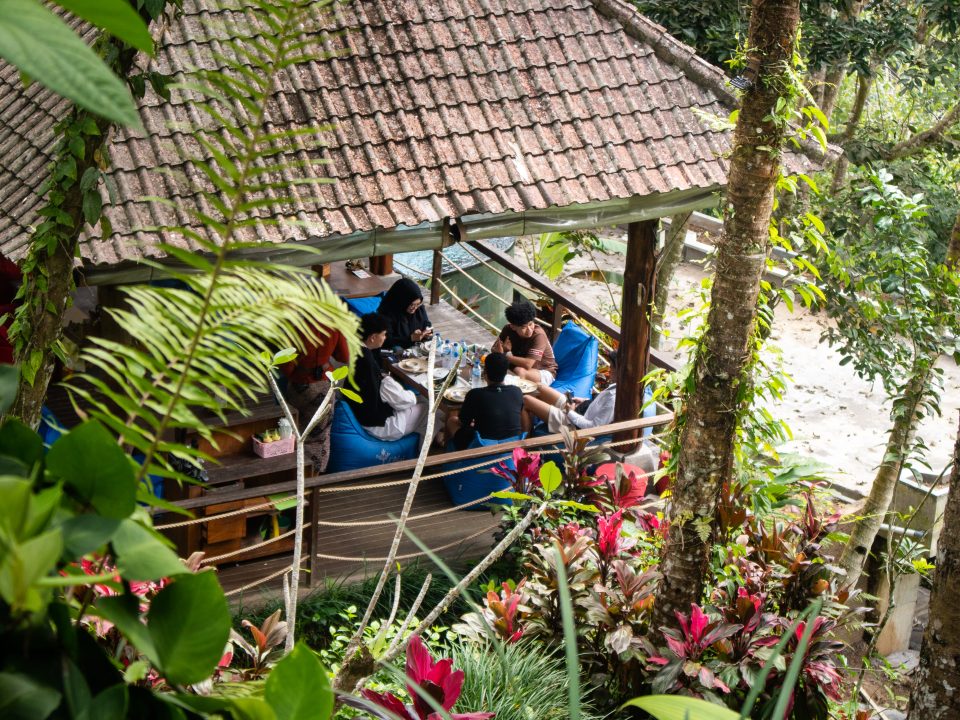 Bali Forest Dining at D’Alas Resto Ubud surrounded by tropical greenery Ubud Jungle Cafe with lush forest view at D’Alas Restaurant Bali Jungle Restaurant